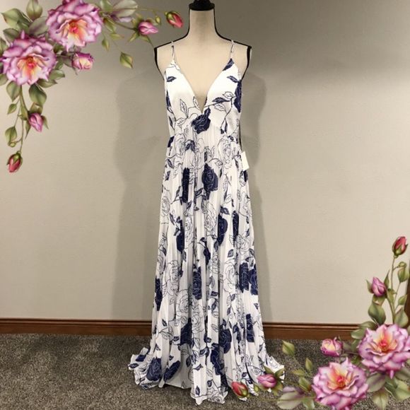 Lulus Dresses & Skirts - MAKE AN OFFER ;) Dahlia Blue and White Floral Print Maxi Pleated Dress Plus size